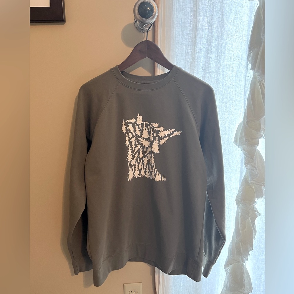 Minnesota tree shape sweatshirt. Size: XL. Olive color.